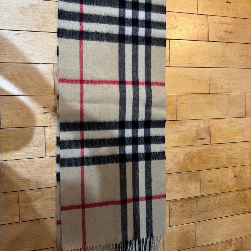 Burberry The Classic Giant Check Cashmere Scarf Archive Beige - Picture 8 of 8